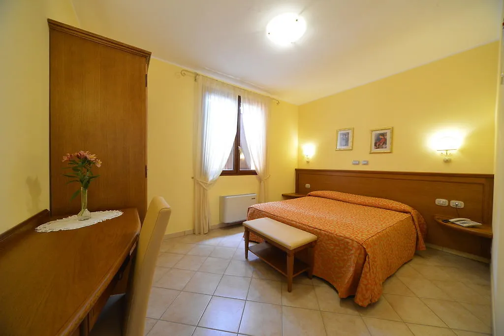 Hotel Tre Torri Medolla 4*,  إيطاليا